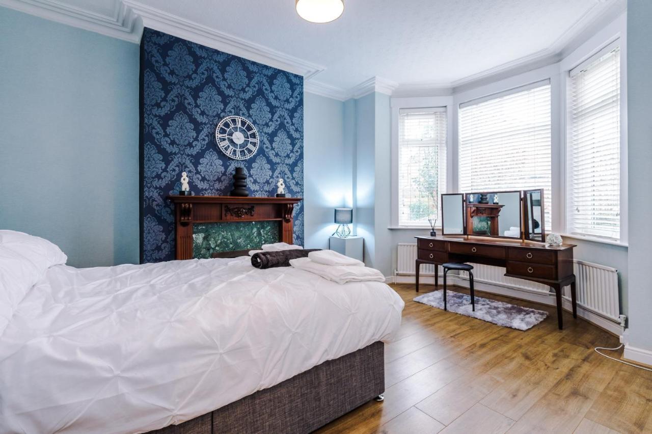 Casa de férias 3 Bed Property, Upto 8 Guests Near Centre Manchester