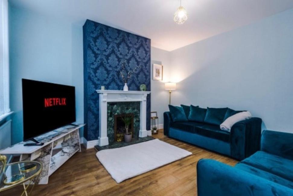 Casa de férias 3 Bed Property, Upto 8 Guests Near Centre *